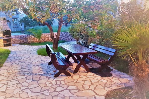 apartments-vrtlici-garden-with-bbq-wooden-tablee0dd32ce-7b2f-b334-9832-1f00923054975E6BD9B5-1E6C-DB90-2F7E-FA1ACF77E4F2.jpg